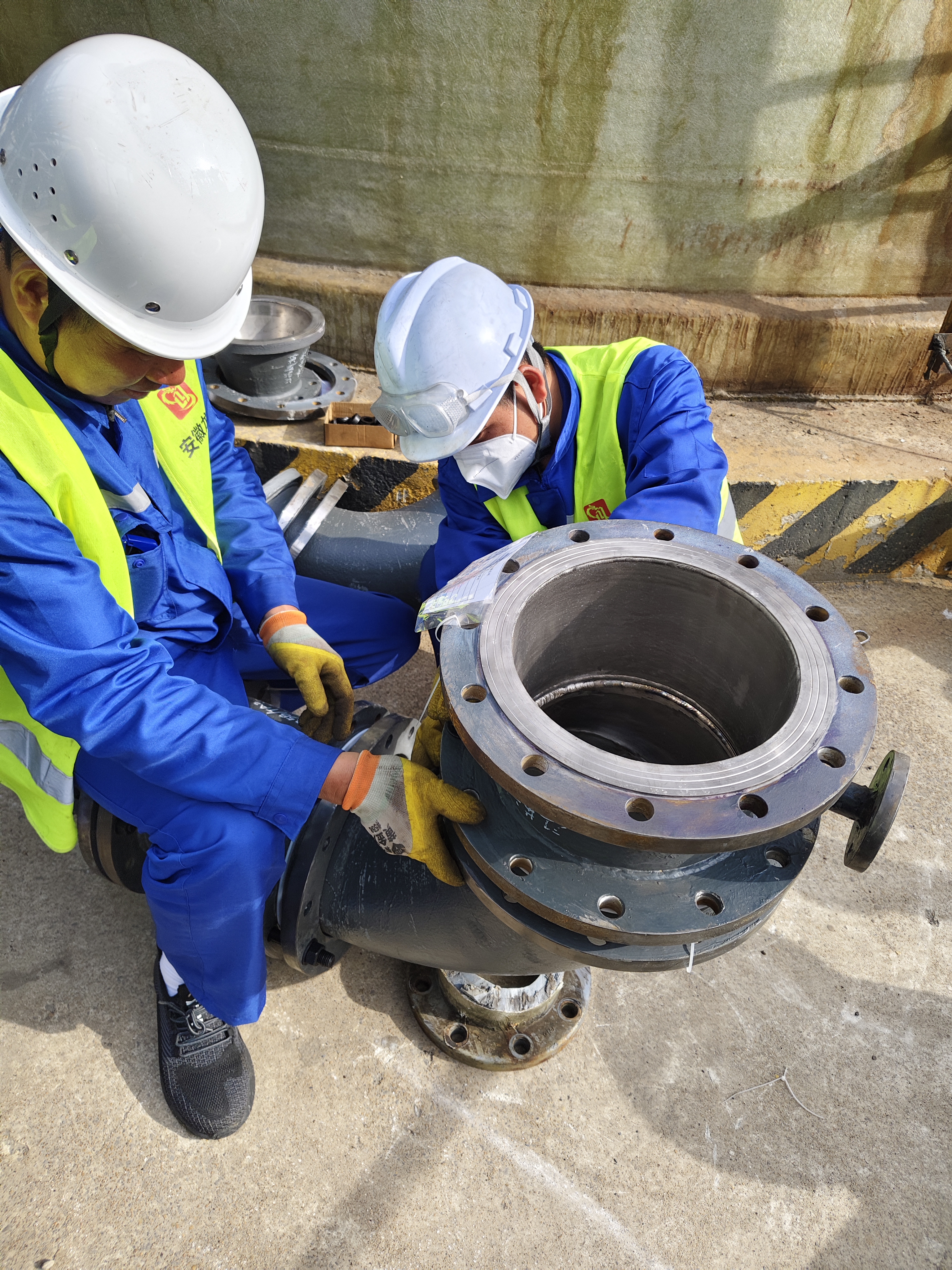 江蘇新澎內(nèi)襯鈦復(fù)合管在工業(yè)領(lǐng)域的重要性